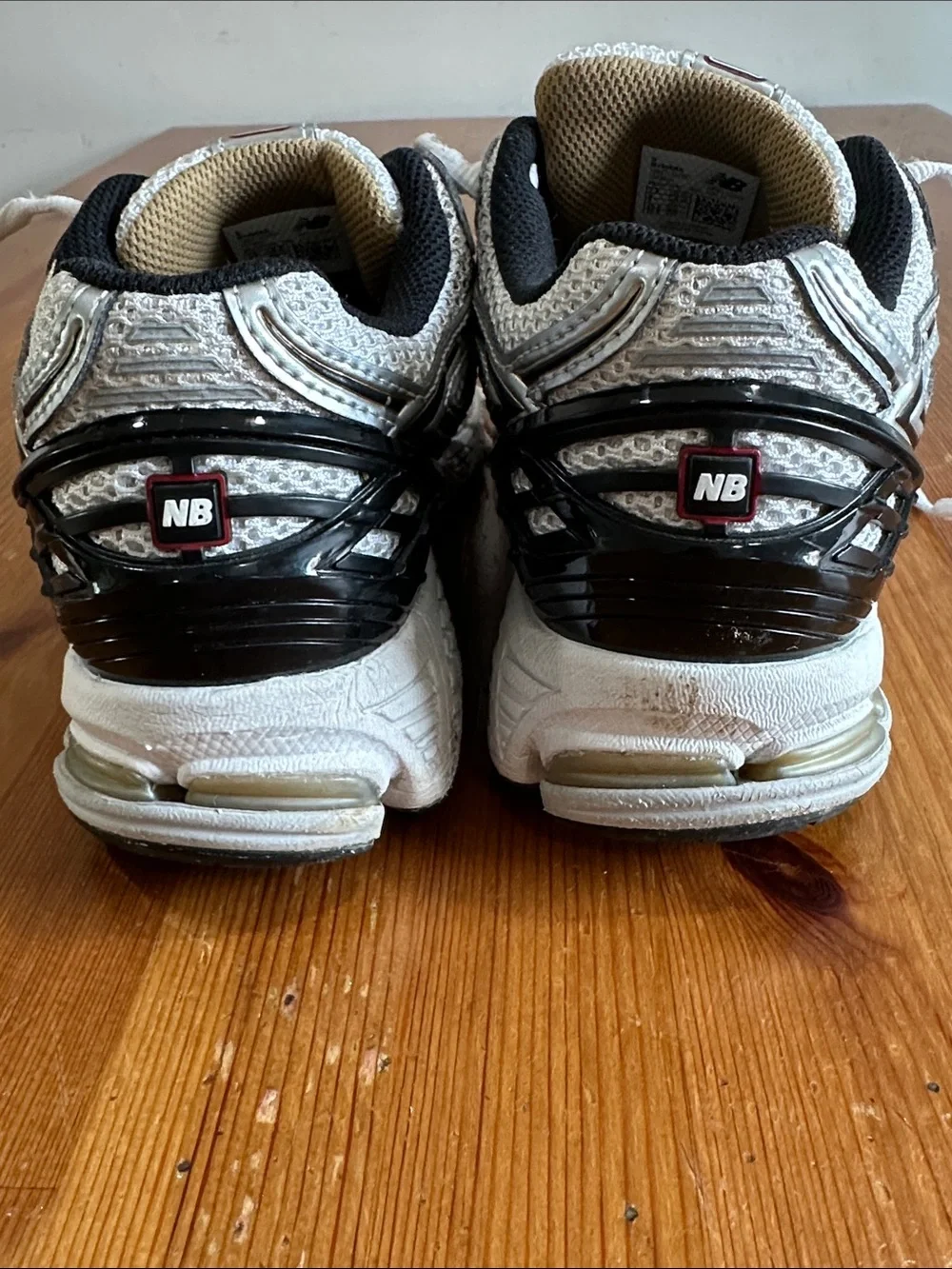 New Balance  1906R Men’s  Size 7.5 Women’s  9 Silver and Black Running Sneakers